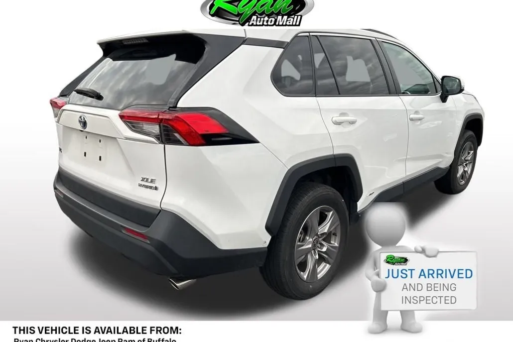 2024 Toyota RAV4 Hybrid XLE photo 1