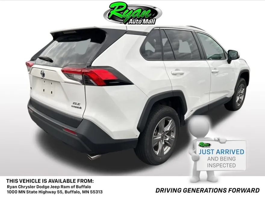 2024 Toyota RAV4 Hybrid XLE photo 1