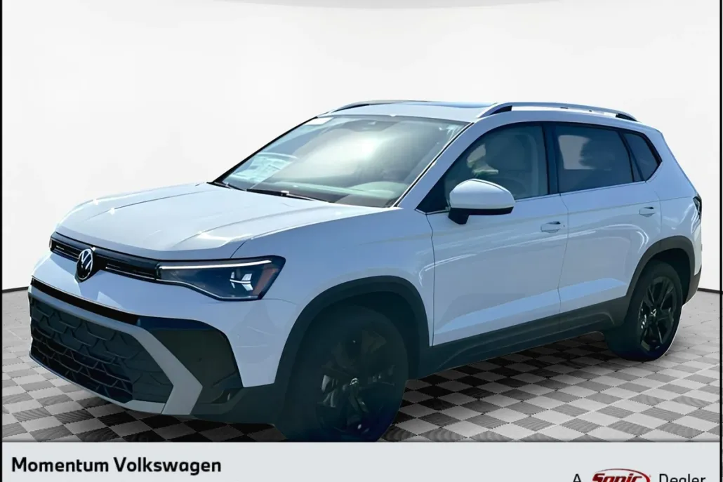 2025 Volkswagen Taos SE photo 1