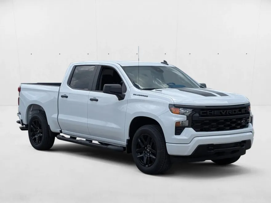2026 Chevrolet Silverado 1500 Custom photo 1