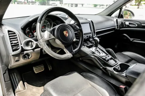 2013 Porsche Cayenne S photo 2