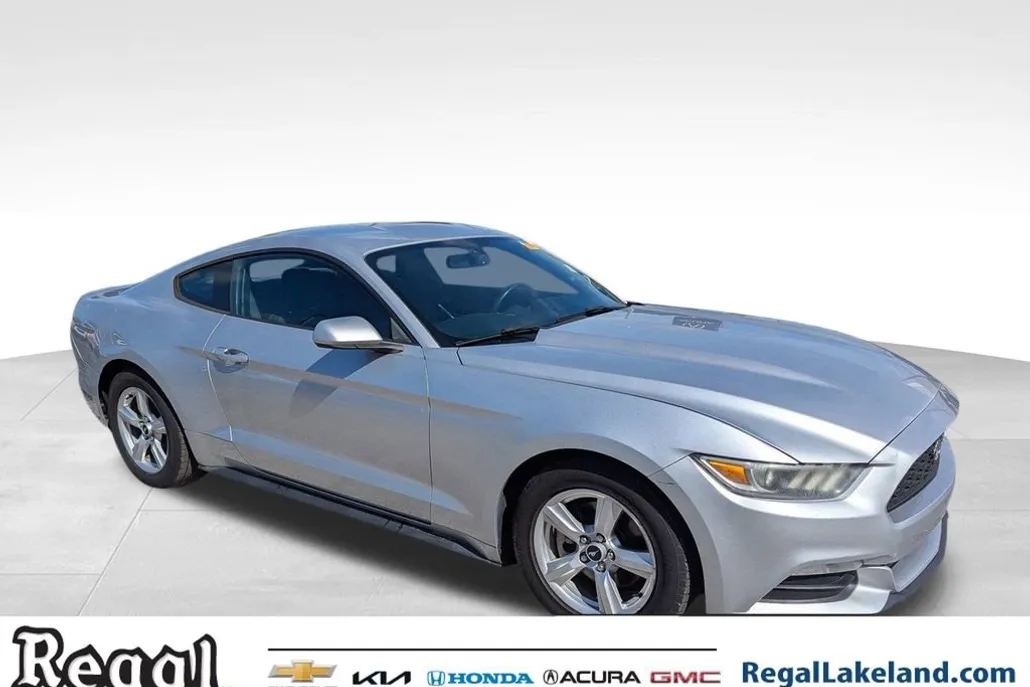 2017 Ford Mustang V6 photo 1