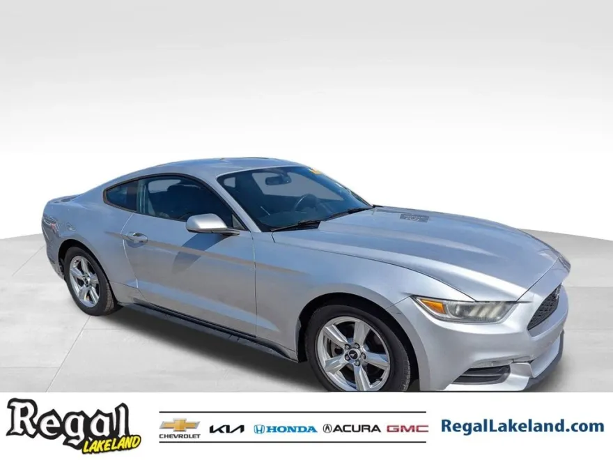 2017 Ford Mustang V6 photo 1