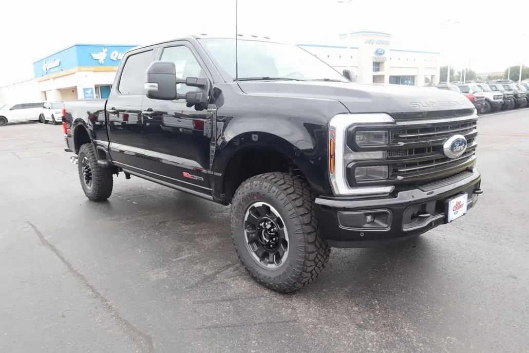 2025 Ford F-350 Platinum photo 1