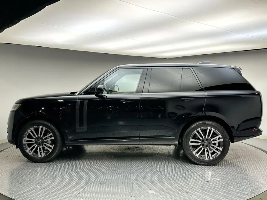 2025 Land Rover Range Rover SE photo 1