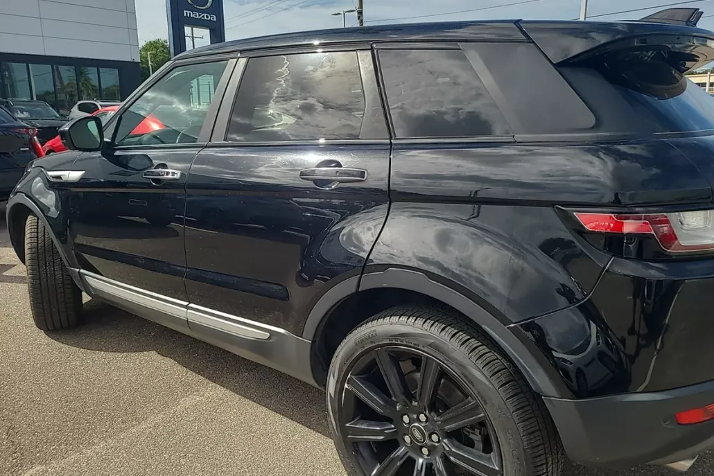 2019 Land Rover Range Rover Evoque HSE photo 1