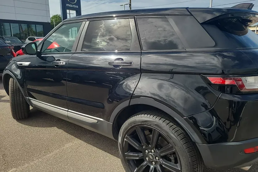 2019 Land Rover Range Rover Evoque HSE photo 1
