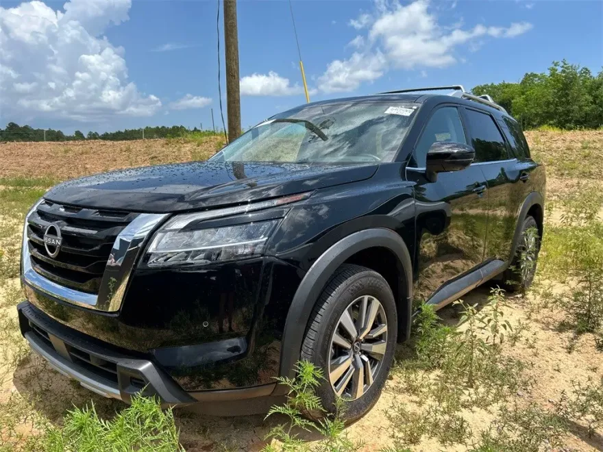2024 Nissan Pathfinder SL photo 1