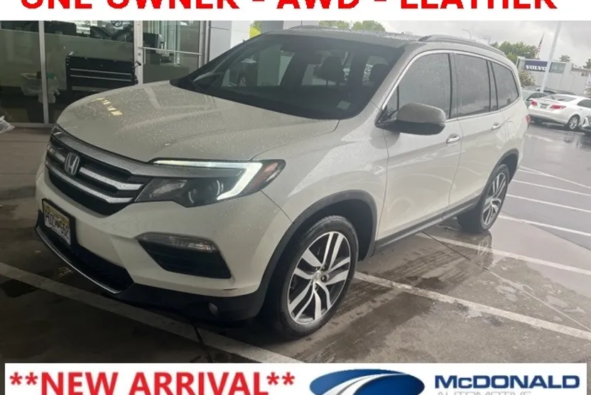 2017 Honda Pilot Touring photo 1