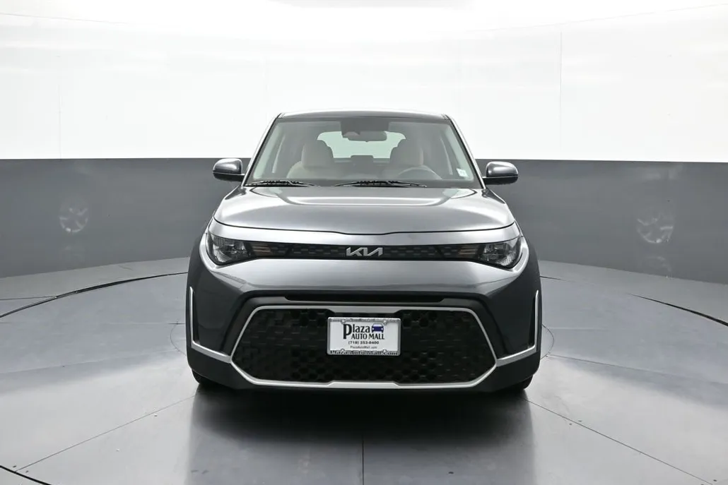2023 Kia Soul LX photo 1