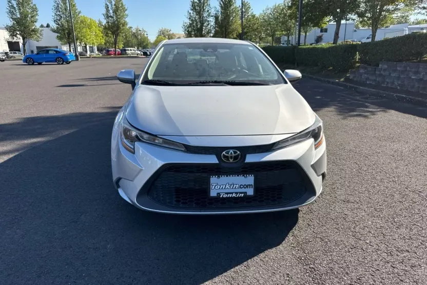 2021 Toyota Corolla LE photo 1