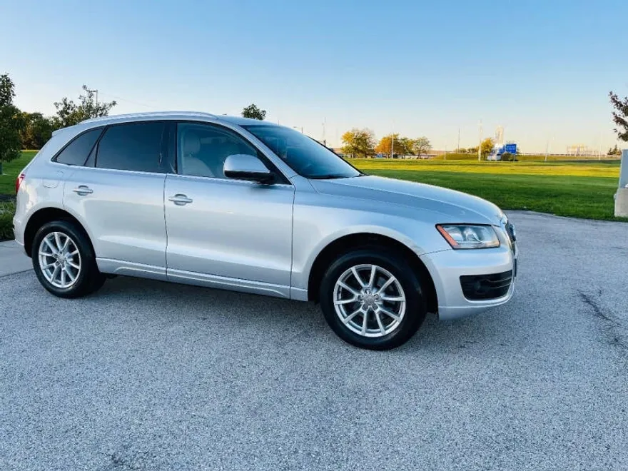 2012 Audi Q5 2.0T Premium photo 1