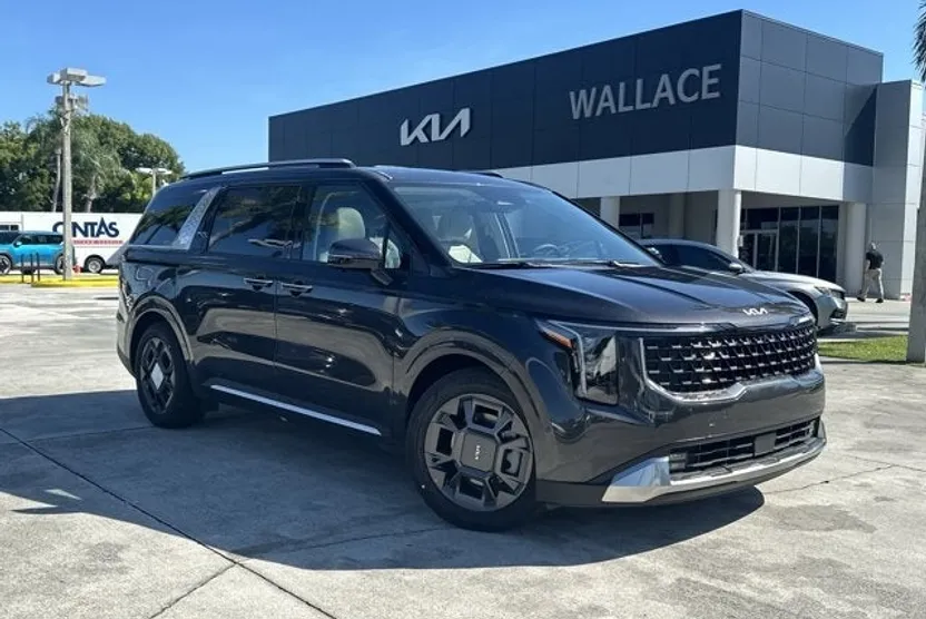 2026 Kia Carnival SX photo 1