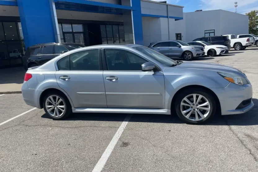 2014 Subaru Legacy 2.5i Premium photo 1