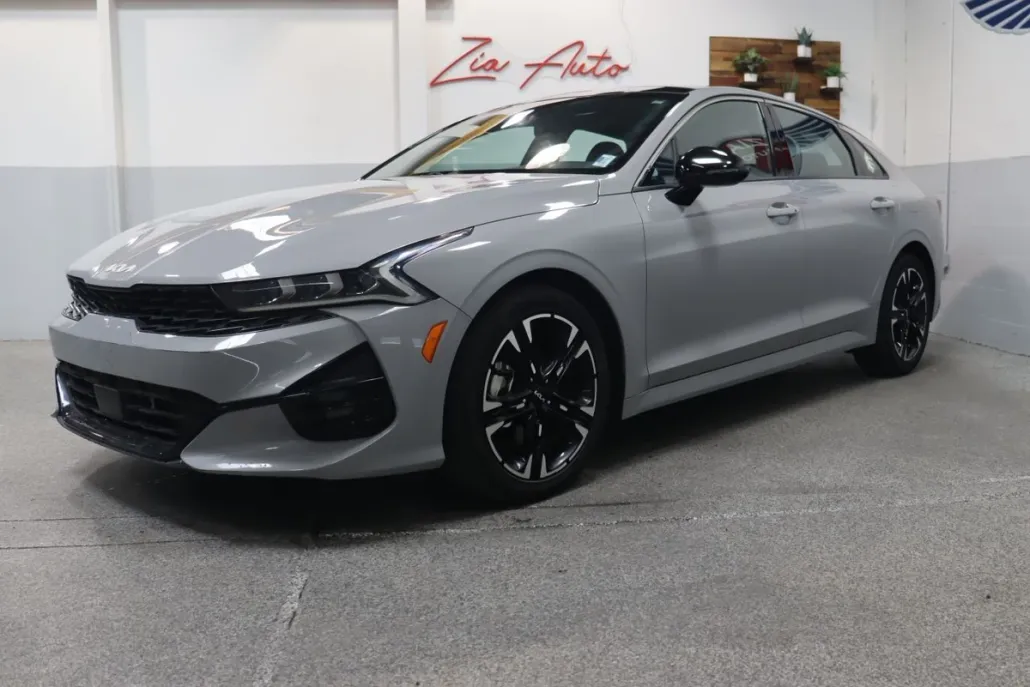 2023 Kia K5 GT-Line photo 1