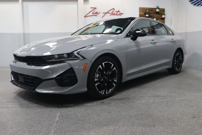 2023 Kia K5 GT-Line photo 1