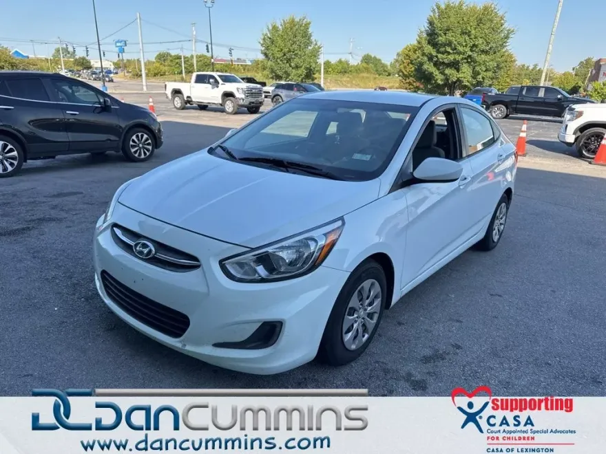 2017 Hyundai Accent SE photo 1