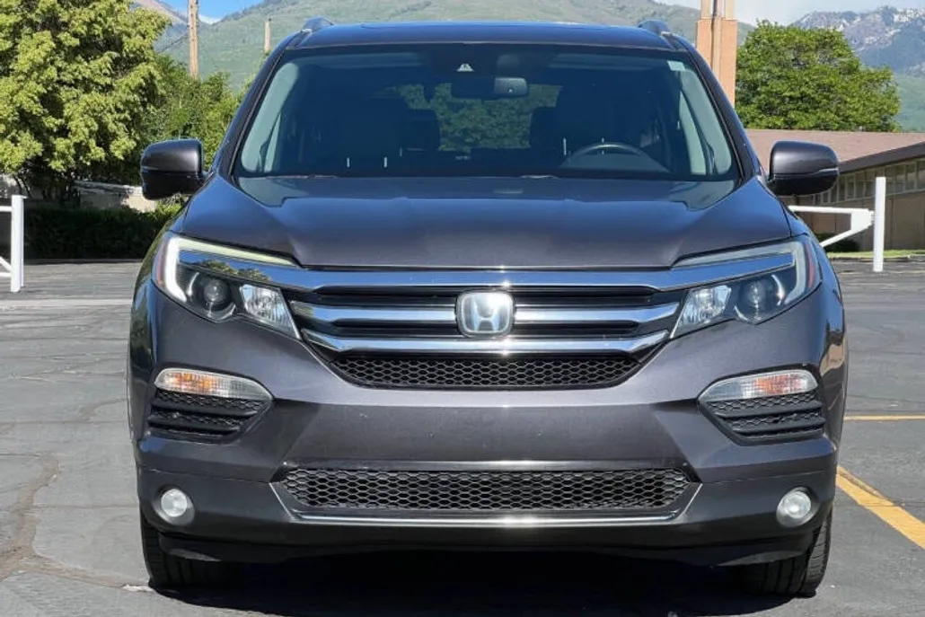 2017 Honda Pilot Touring photo 1