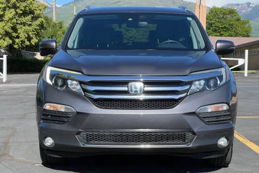 2017 Honda Pilot Touring photo 1