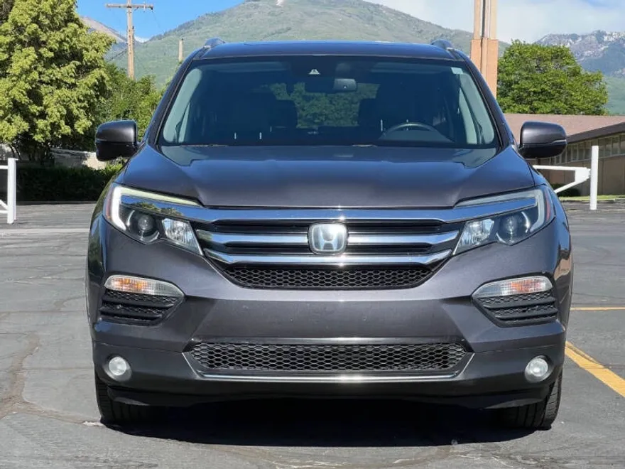 2017 Honda Pilot Touring photo 1