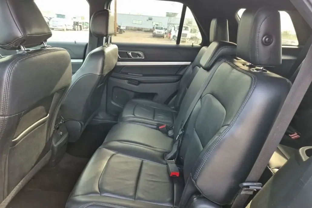 2017 Ford Explorer XLT photo 1