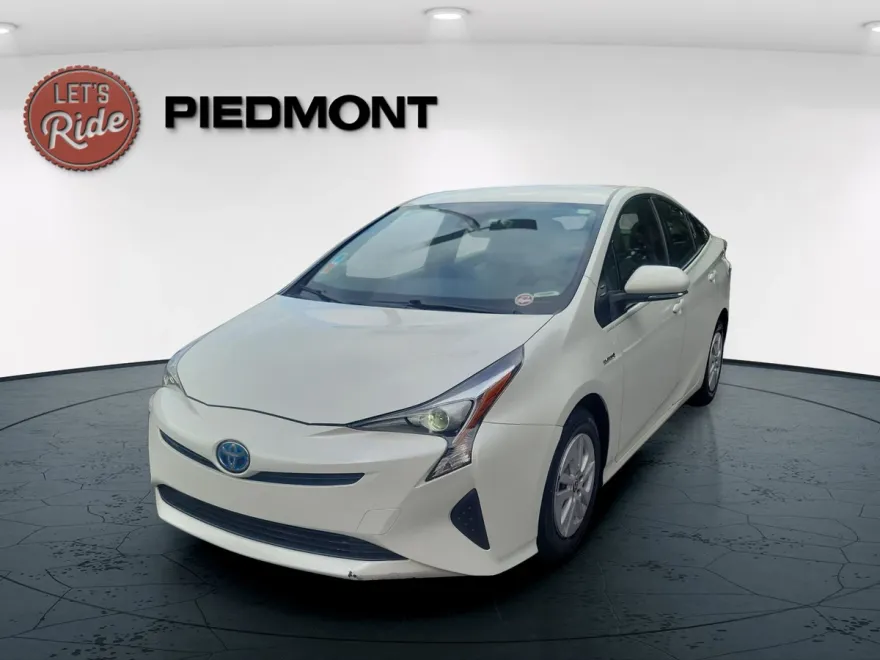 2017 Toyota Prius Three photo 1