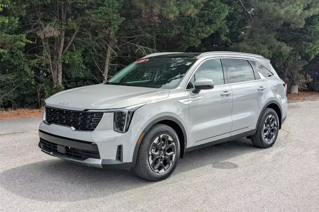 2025 Kia Sorento S photo 1