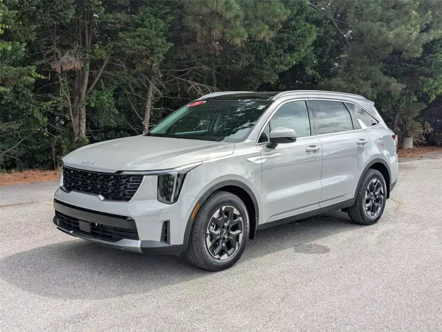 2025 Kia Sorento S photo 1