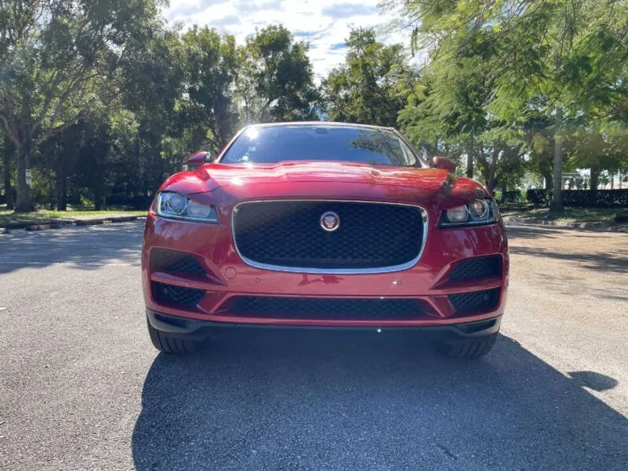 2019 Jaguar F-PACE Premium photo 1