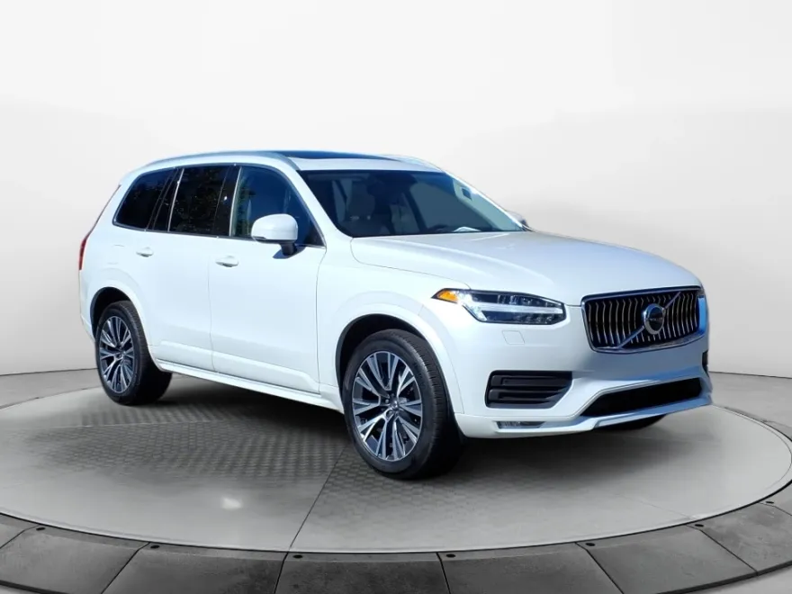 2022 Volvo XC90 T5 Momentum photo 1