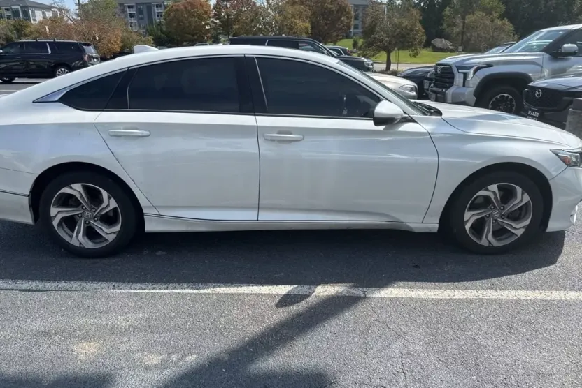 2019 Honda Accord EX-L 2.0T photo 1
