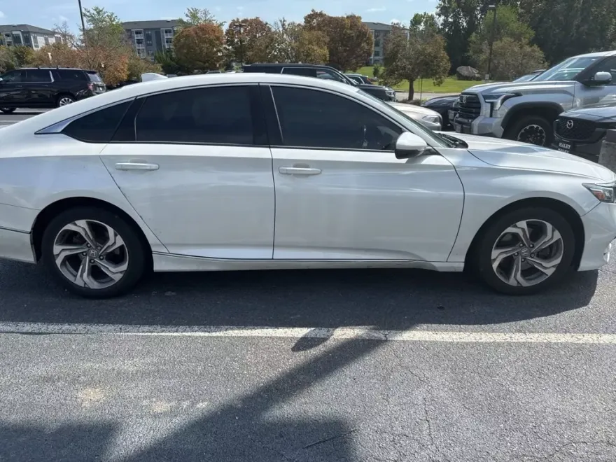 2019 Honda Accord EX-L 2.0T photo 1