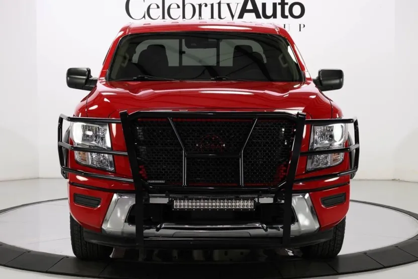 2022 Nissan Titan SV photo 1