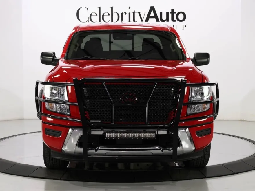 2022 Nissan Titan SV photo 1