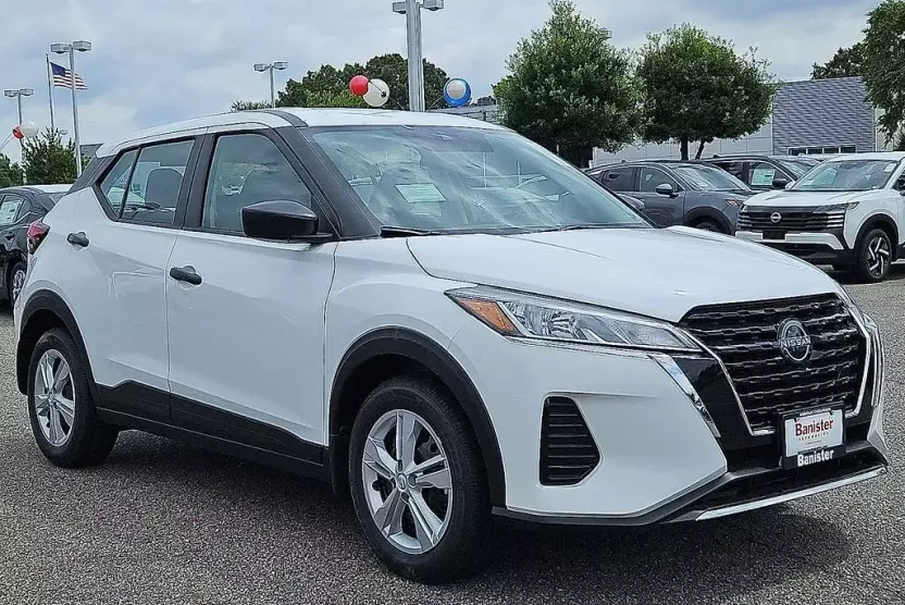 2025 Nissan Kicks Play S photo 1