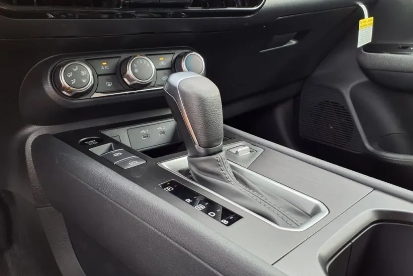 2025 Nissan Kicks SV photo 1
