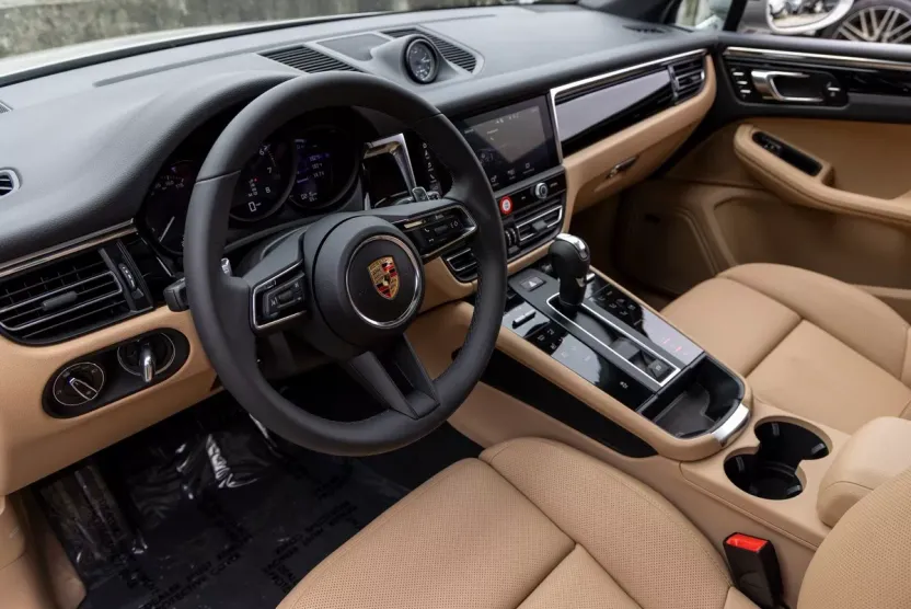 2025 Porsche Macan T photo 1