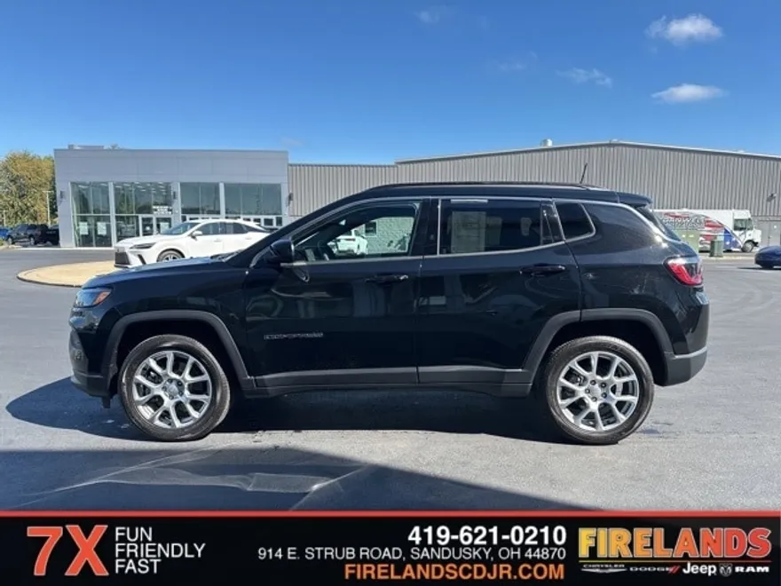 2024 Jeep Compass Latitude Lux photo 1