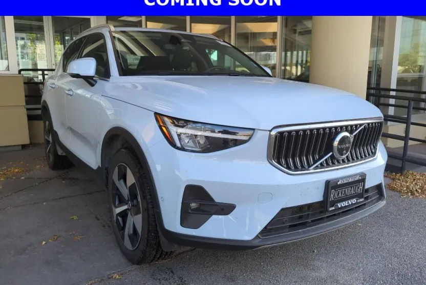 2025 Volvo XC40 Plus photo 1