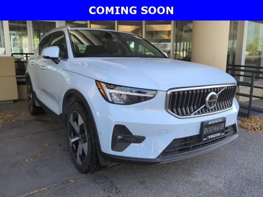 2025 Volvo XC40 Plus photo 1