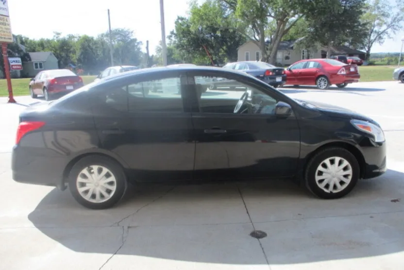 2016 Nissan Versa 1.6 S photo 1