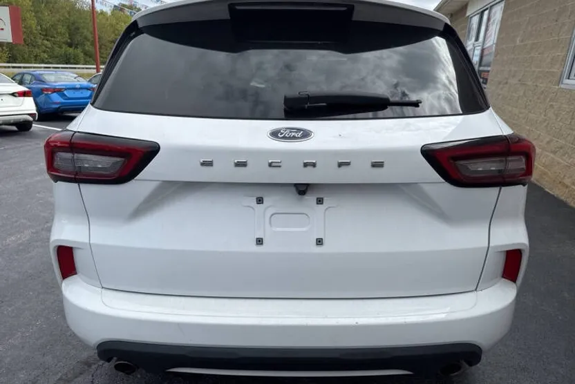 2023 Ford Escape ST-Line photo 1