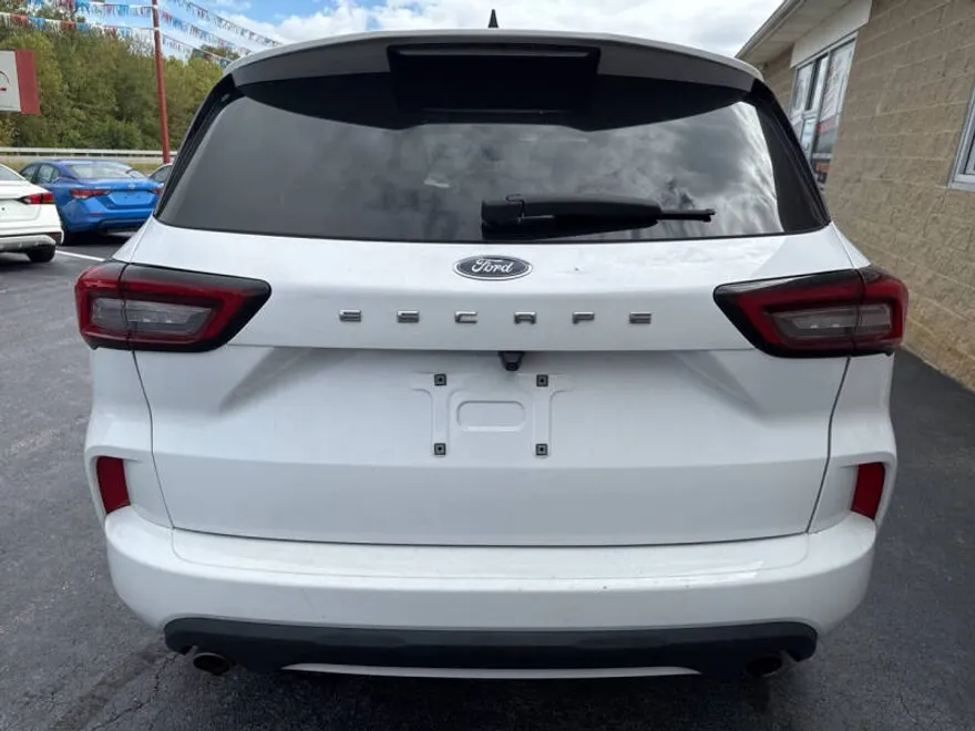 2023 Ford Escape ST-Line photo 1