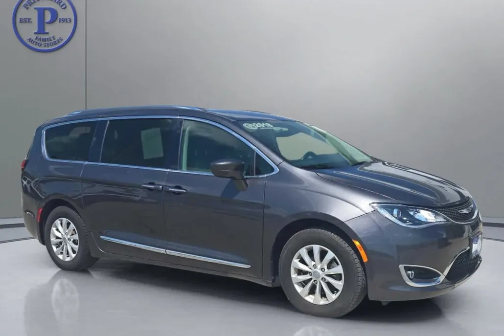2018 Chrysler Pacifica Touring L photo 1