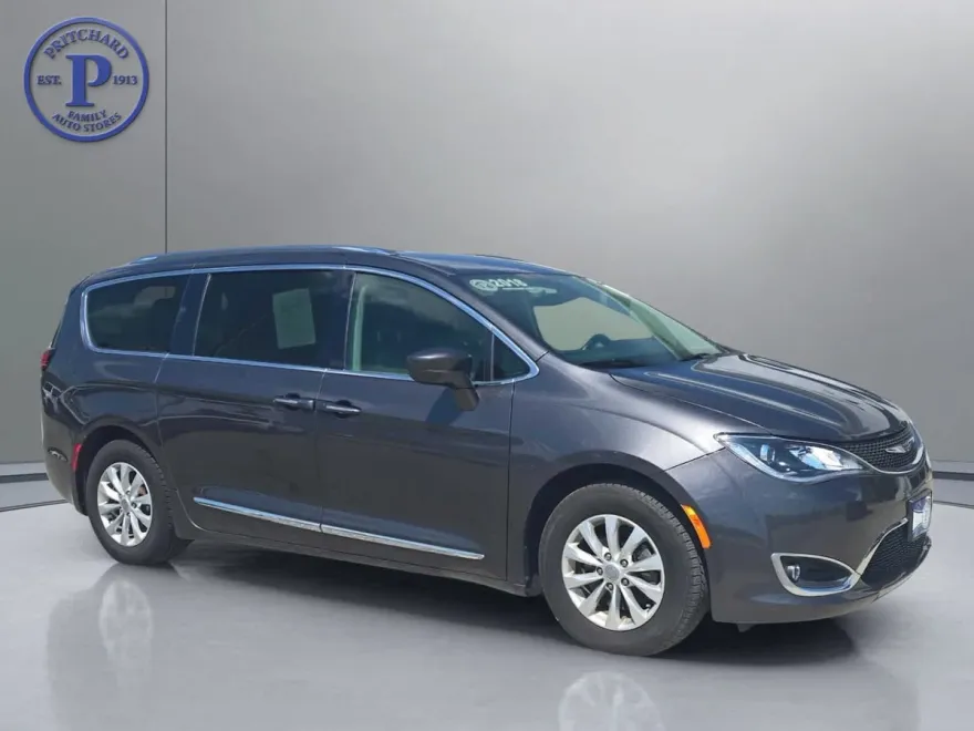 2018 Chrysler Pacifica Touring L photo 1