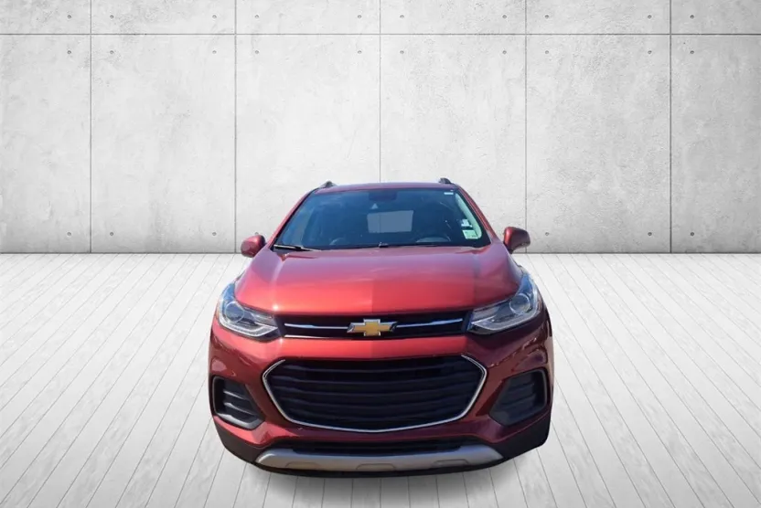 2022 Chevrolet Trax LT photo 1