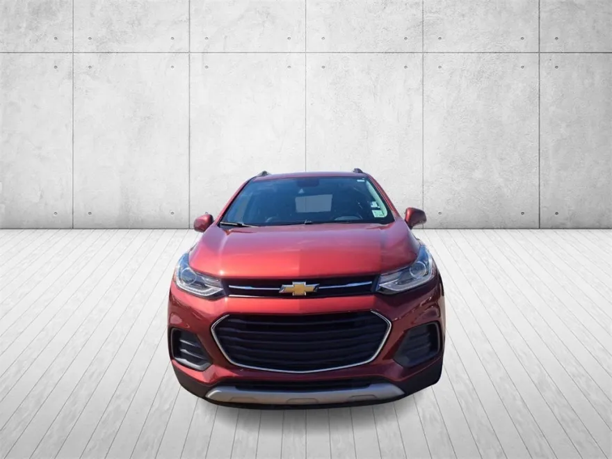 2022 Chevrolet Trax LT photo 1