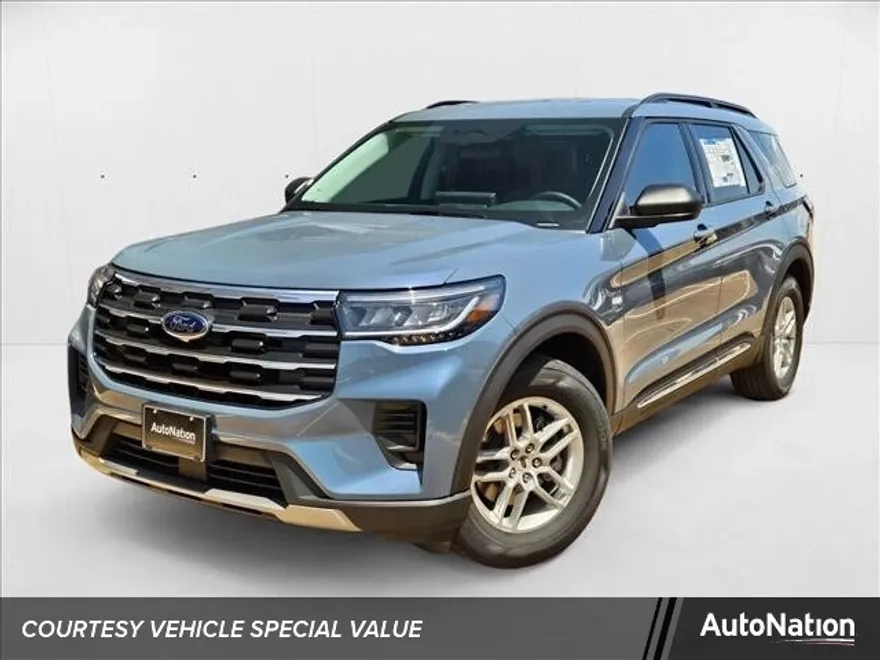 2025 Ford Explorer photo 1