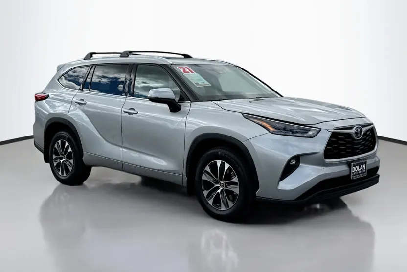 2021 Toyota Highlander XLE photo 1