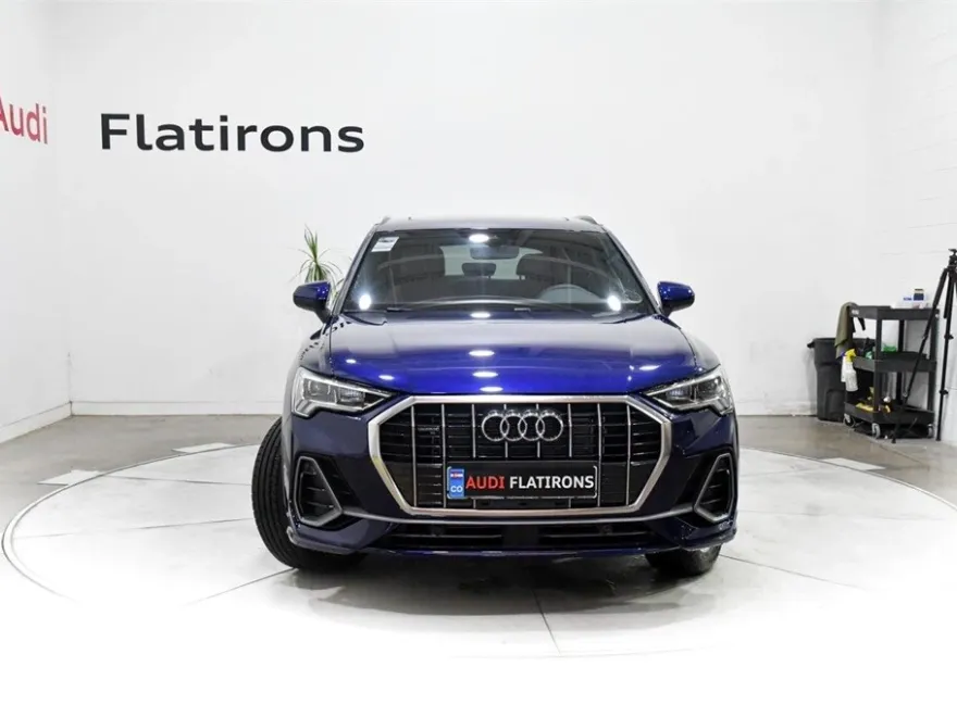 2024 Audi Q3 S line Premium photo 1